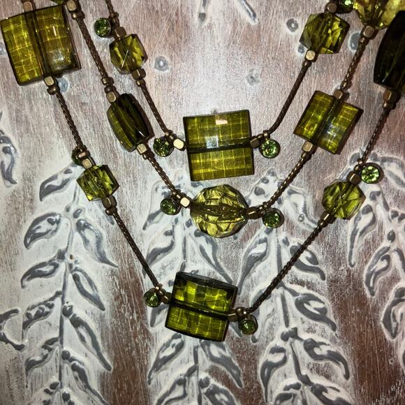 Green beaded tiered necklace, triple strand, plastic faceted beads hippie boho - Picture 2 of 6